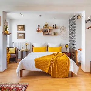 https://explorer-house.hotelsinbremen.net